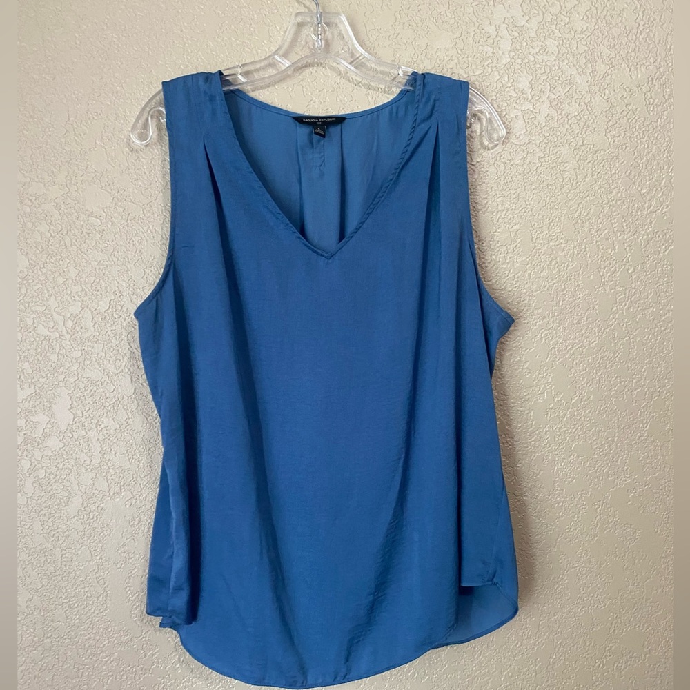 Banana Republic V-Neck Shell - Blue - L